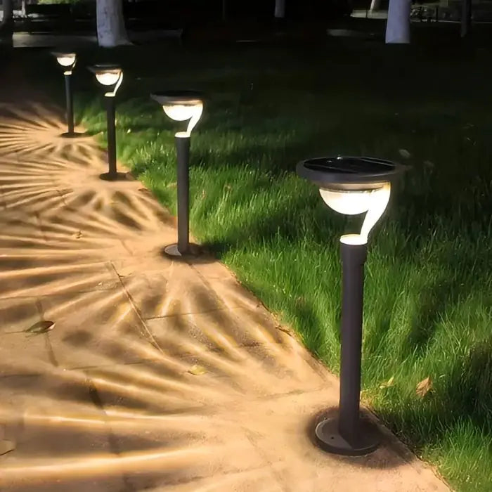 LumaPost 100 – Solar Garden Pathway Light
