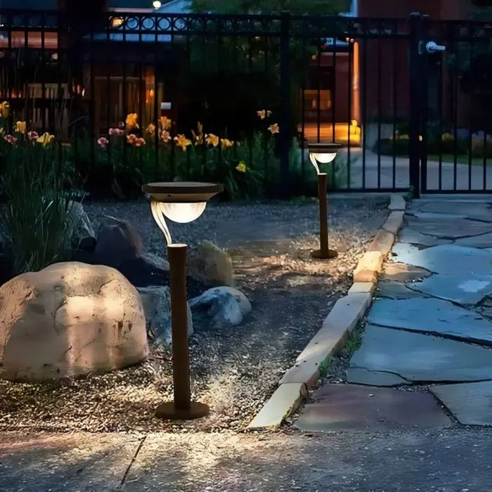 LumaPost 100 – Solar Garden Pathway Light